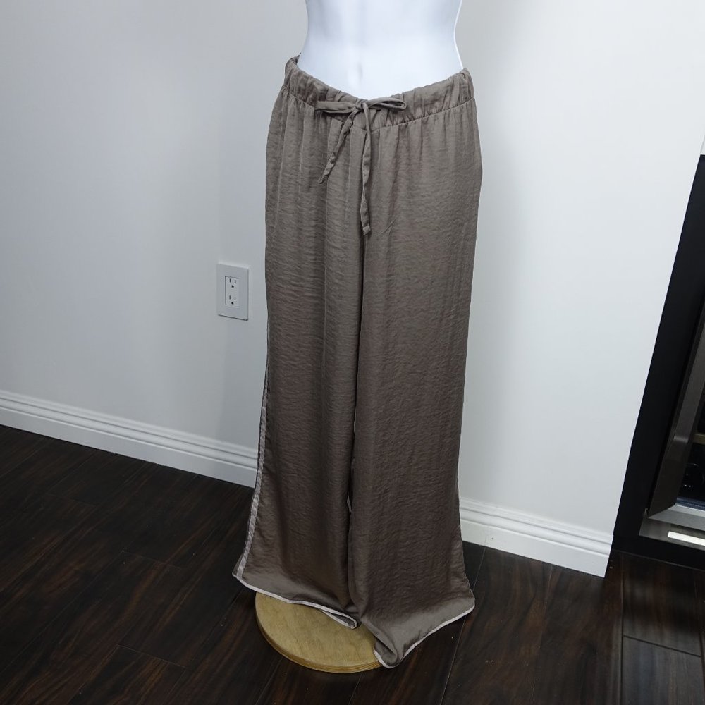 Max Studio Lounging Pants - Med.
